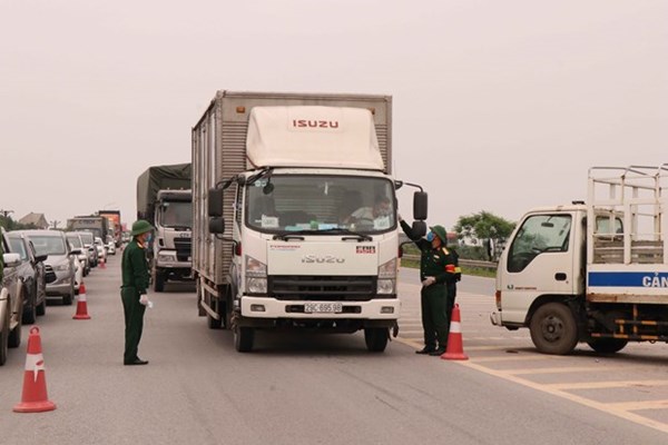 Hà Nội yêu cầu hơn 2.700 lượt phương tiện quay đầu không ra, vào thành phố