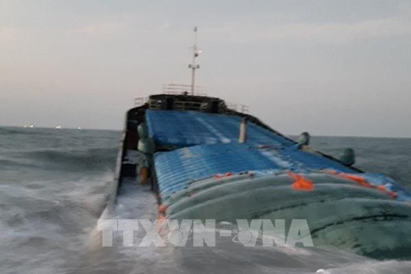 Tàu chở 4.000 tấn đá bị chìm sau thời gian dài neo đậu 