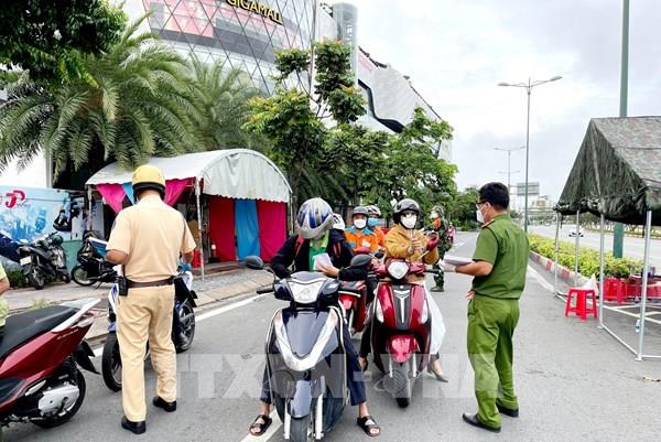 Tp Hồ Chí Minh bổ sung nhiều trường hợp, người lao động không cần giấy đi đường