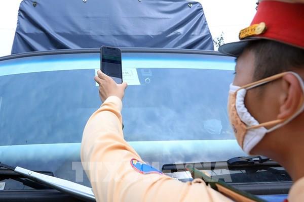 Phát hiện xe tải không phải xe “luồng xanh” chở 1,5 tấn gà chết không rõ nguồn gốc