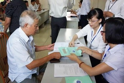 Tuổi để hưởng chính sách về hưu trước tuổi với trường hợp tinh giản biên chế