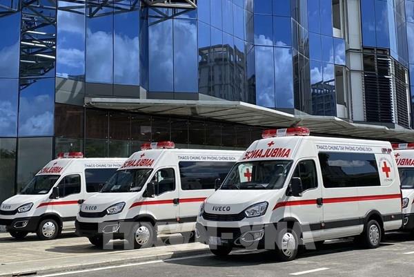 THACO tặng Tp Hồ Chí Minh 30 xe cứu thương và 25 xe tiêm vaccine lưu động