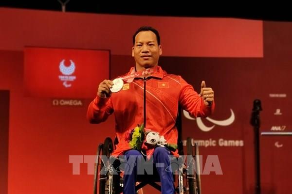 Lực sĩ Lê Văn Công - Nhà vô địch của nỗ lực và lòng nhân ái