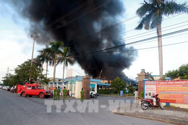 Cháy lớn tại nhà máy trong Khu Công nghiệp Hoà Xá - Nam Định