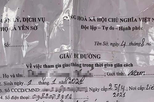Hà Nội phát hiện giấy đi đường ghi năm sinh 2021