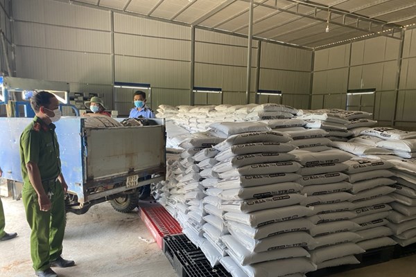 Phát hiện cơ sở kinh doanh phân bón “chui” tại Bình Thuận