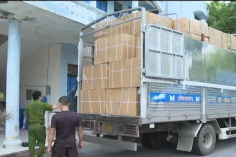 Thuê xe “luồng xanh” để chở thiết bị y tế không rõ nguồn gốc