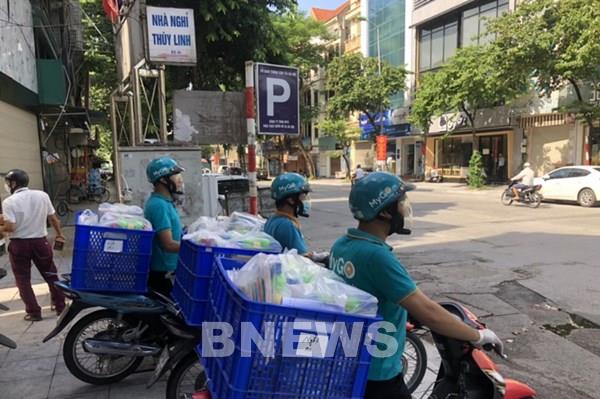 Năm học này Viettel Post giao sách giáo khoa đến tận nhà cho con trẻ