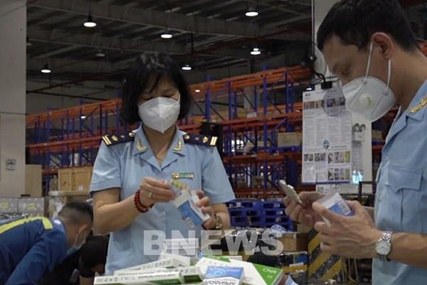 Bắt giữ hàng trăm hộp thuốc, thiết bị y tế chống dịch nhập khẩu trái phép