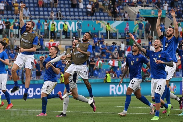 Bóng đá Italy mất 1 tỉ euro doanh thu vì COVID-19