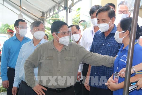 Thủ tướng: Phải coi người dân là trung tâm và chủ thể trong phòng chống dịch COVID-19