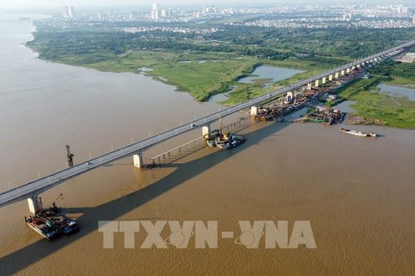 Những hình ảnh thi công cầu Vĩnh Tuy 2 trong thời gian giãn cách xã hội