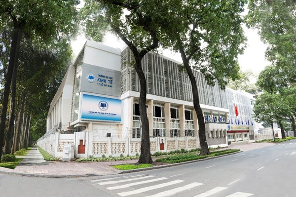 Đại học Kinh tế TPHCM công bố điểm sàn năm 2021