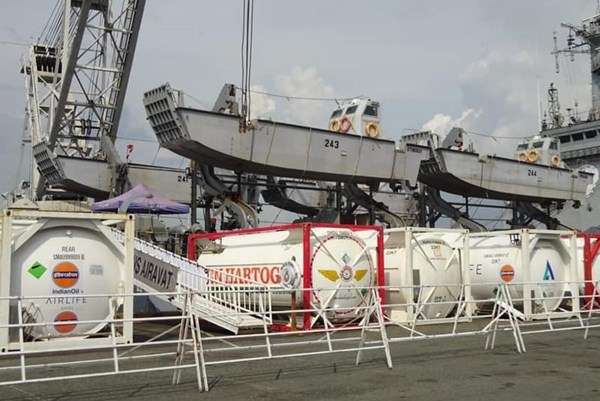 Ấn Độ viện trợ 300 máy tạo oxy và 100 tấn oxy y tế lỏng cho Việt Nam