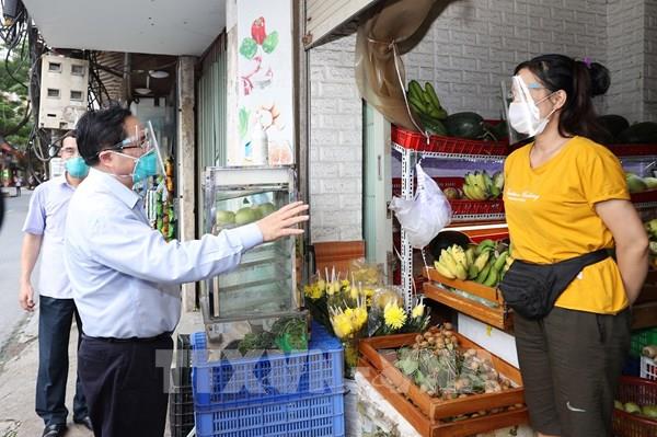 Thủ tướng kiểm tra đột xuất các điểm nóng về dịch bệnh COVID-19 tại Hà Nội