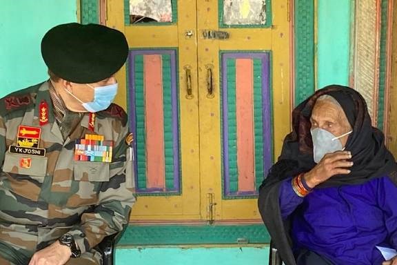 Cụ bà 121 tuổi trở thành người già nhất thế giới hoàn thành 2 mũi vaccine