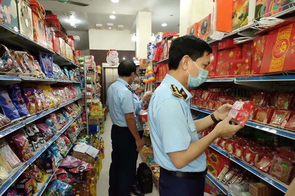 Kiểm tra, giám sát thị trường hàng hoá thiết yếu trong dịp Tết Trung thu 