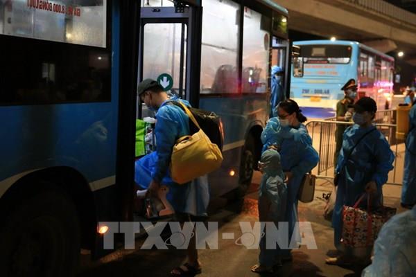 Hình ảnh Hà Nội bắt đầu di dời người dân ra khỏi “ổ dịch” Thanh Xuân Trung