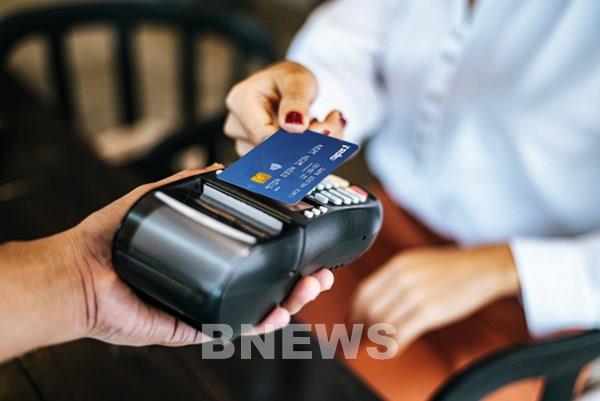 Cẩn trọng trước lời mời mở thẻ ngân hàng, nâng hạn mức thẻ tín dụng online