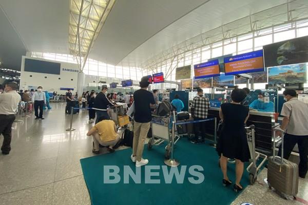 18 khách hàng đầu tiên thử nghiệm hộ chiếu sức khỏe điện tử trên chuyến bay đi châu Âu 