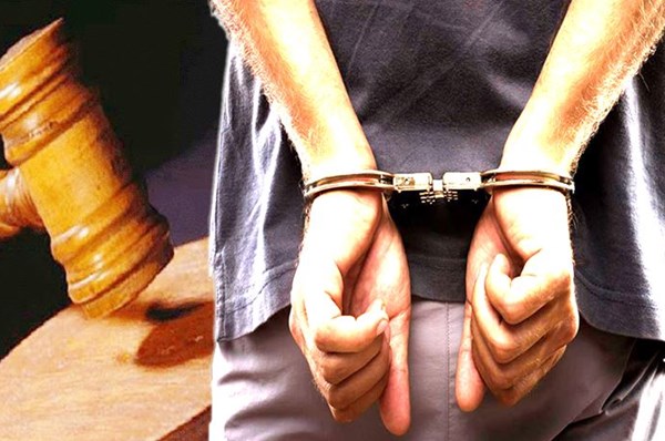 Khởi tố, bắt giam đối tượng chiếm đoạt tiền của người cách ly y tế