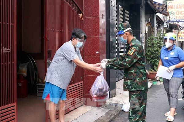 Hình ảnh những “Bộ đội Cụ Hồ” trong tâm dịch COVID-19 ở TP Hồ Chí Minh