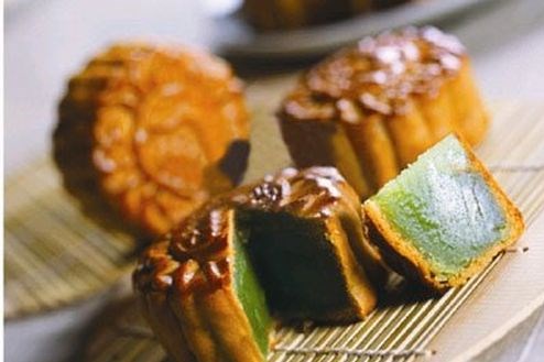 Bánh Trung thu: Cách làm bánh nướng nhân cốm dừa thơm ngon khó cưỡng