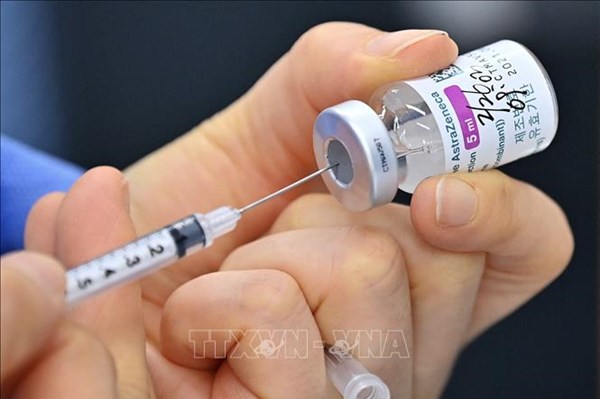 Tìm ra nguyên nhân của biến chứng đông máu sau tiêm vaccine AstraZeneca