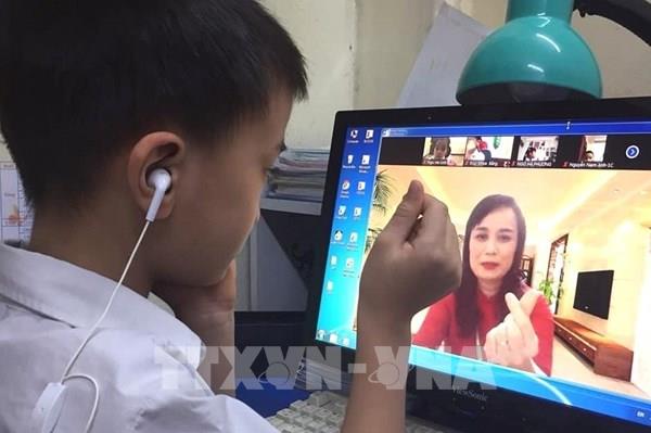 Thủ tướng Chính phủ chỉ đạo triển khai Chương trình "Sóng và máy tính cho em"