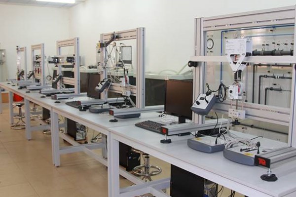 Việc thí nghiệm vật liệu công trình được thực hiện thế nào?