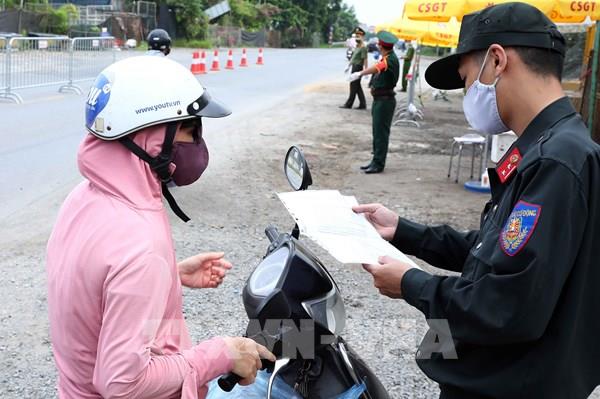 Giấy đi đường - bài học kinh nghiệm nào cho Hà Nội?