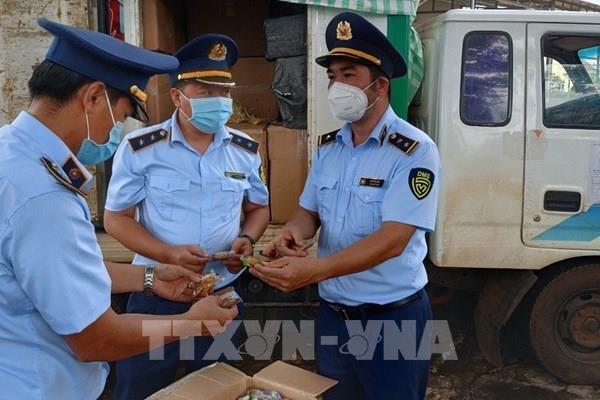 Gia Lai phát hiện xe “luồng xanh” vận chuyển bánh Trung thu không nguồn gốc