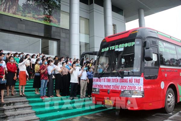 55 cán bộ y tế lên đường hỗ trợ chống dịch tại Tp Hồ Chí Minh và Bình Dương