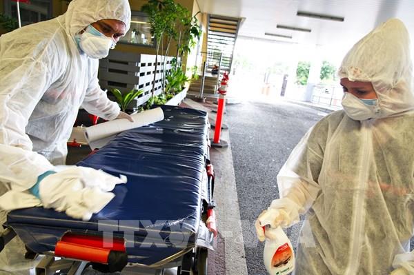 Pháp cấp quốc tịch cho 12.000 nhân viên tuyến đầu chống dịch