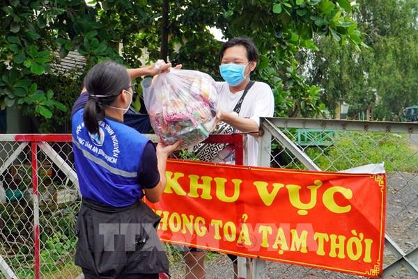 Trung tâm An sinh TP.HCM tiếp nhận hàng hóa hỗ trợ trên 101 tỷ đồng