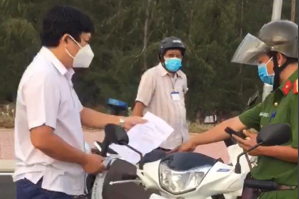 Cảnh cáo Trưởng Ban Kinh tế - Ngân sách Hội đồng nhân dân tỉnh Phú Yên