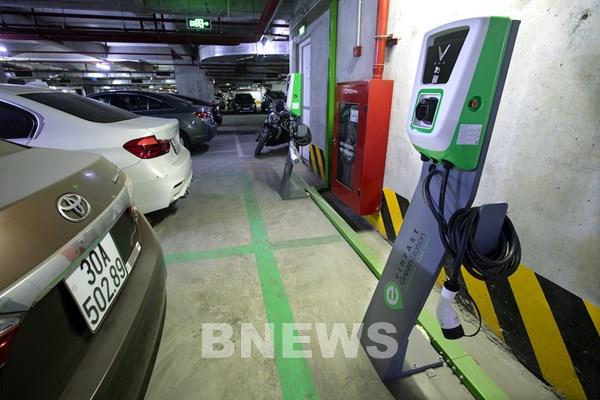 Lắp trạm sạc xe điện tại chung cư: Giải pháp tăng tiện ích cho dự án bất động sản