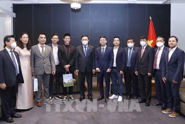 Chủ tịch Quốc hội Vương Đình Huệ tiếp đại diện các doanh nghiệp trẻ người Việt tại Phần Lan