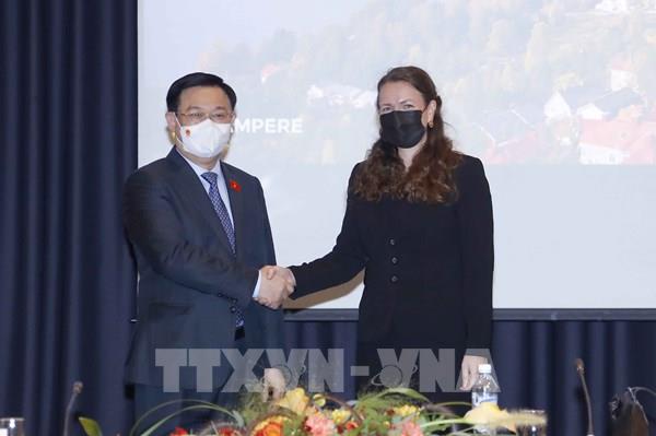 Chủ tịch Quốc hội Vương Đình Huệ tiếp Thị trưởng thành phố Tempere và các doanh nghiệp Phần Lan