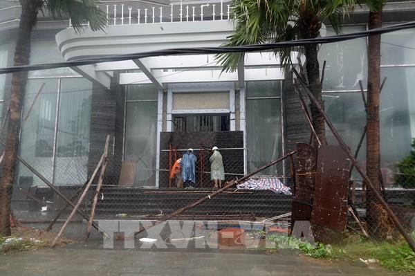 Bão số 5 di chuyển chậm, đổ bộ vào đất liền từ Thừa Thiên-Huế đến Quảng Ngãi