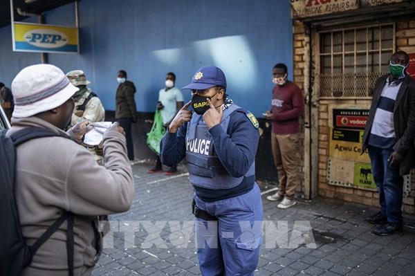 Nam Phi công bố kế hoạch “hộ chiếu vaccine”