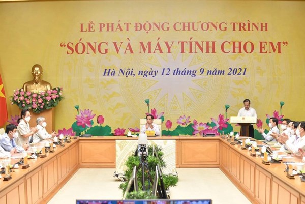 EVN ủng hộ 24.000 máy tính cho trẻ em khó khăn