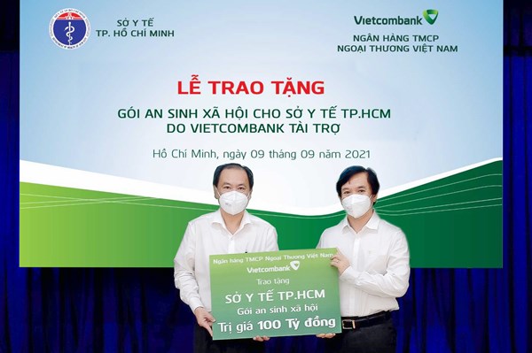 Vietcombank trao tặng gói an sinh xã hội 100 tỷ đồng cho Sở Y tế Tp. Hồ Chí Minh
