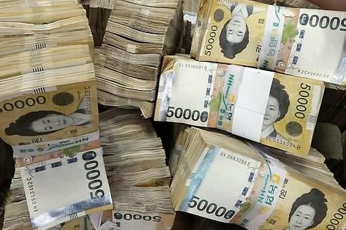 Lần đầu cổ tức trong nửa năm của các công ty Hàn Quốc vượt 4.000 tỷ won