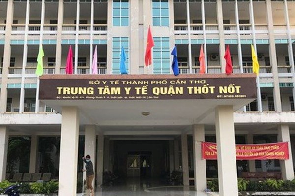 Đình chỉ nhiệm vụ Giám đốc Trung tâm Y tế quận Thốt Nốt