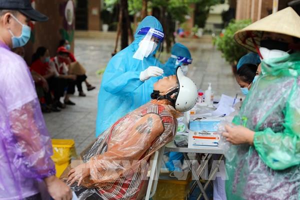 Hà Nội: Thêm 15 ca mắc COVID-19 mới, chùm ca bệnh tại Long Biên nhiều nhất với 6 ca