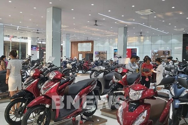 Dịch COVID-19 làm thị trường xe máy lao dốc, hãng xe, đại lý đua nhau khuyến mãi