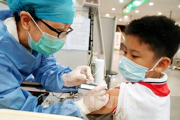 Hơn 70% dân số Trung Quốc đã hoàn tất tiêm vaccine ngừa COVID-19