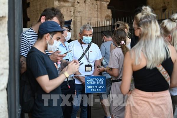 "Tấm vé" trở lại nhịp sống bình thường