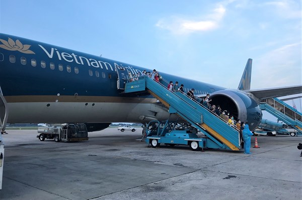 Vietnam Airlines và Traveloka đưa y bác sĩ hoàn thành nhiệm vụ chống dịch về địa phương